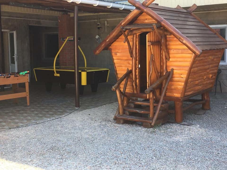 Lastochka Hotel ซาลิซนีปอร์ต ภายนอก รูปภาพ
